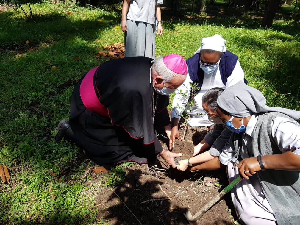 Tree planting by our Bishop Msgr. Roberto of Hawassa Vicariate with religious. 
#JamboLaudatoSi