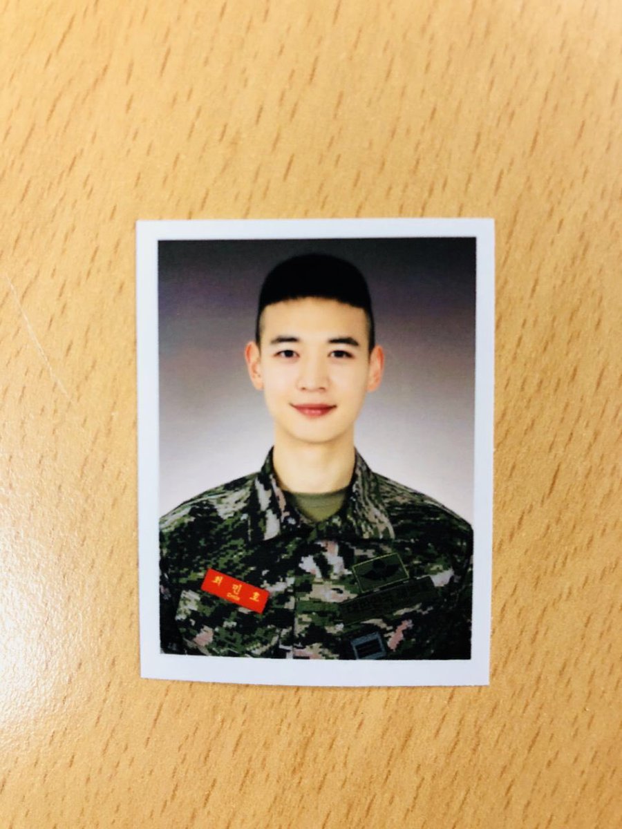 its5HINee's tweet photo. 200525 Minho Lysn Update 

to: My Dear SHINee World 

CHOI MINHO 😭😭😭😭😭😭😭😭😭 https://t.co/LIV8RFKIiu