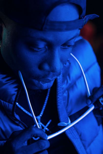 WeAreAfrotrax's tweet photo. #Musicproducer @oxladeofficial has just released a brand new #song 'Away'
https://t.co/BB5y8117dv
#New #Music #AfricanStyle #Afrotrax https://t.co/fNnBm6QwhE