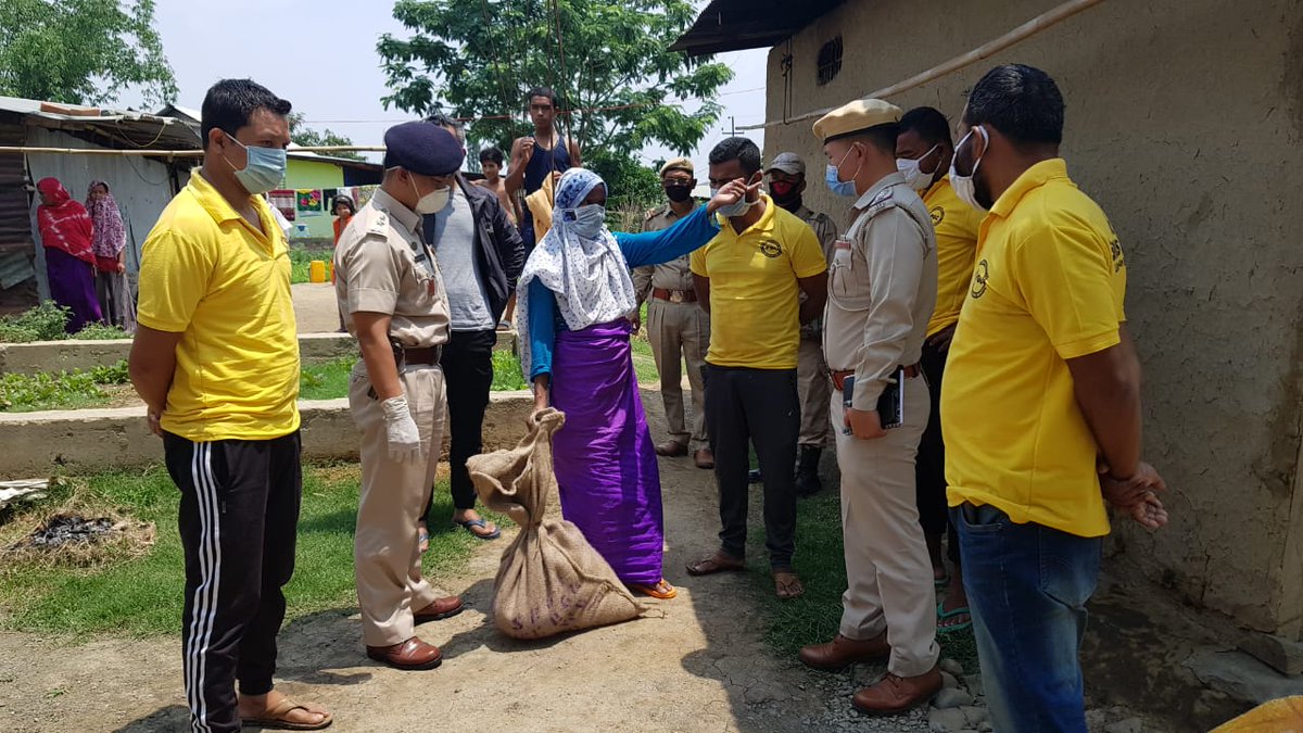 PoliceThoubal's tweet photo. On 24th May 2020 Public Grievances Cell,  Lilong led by SP Thoubal  Dr. S.Ibomcha Singh distributed rice, dal, edible oil, sugar, milk powder etc. to the orphan homes,  poor and needy families of Lilong areas on the occasion of Eid @LMKhaute @NBirenSingh #CoronaWarriors https://t.co/Lki5OgqkEx