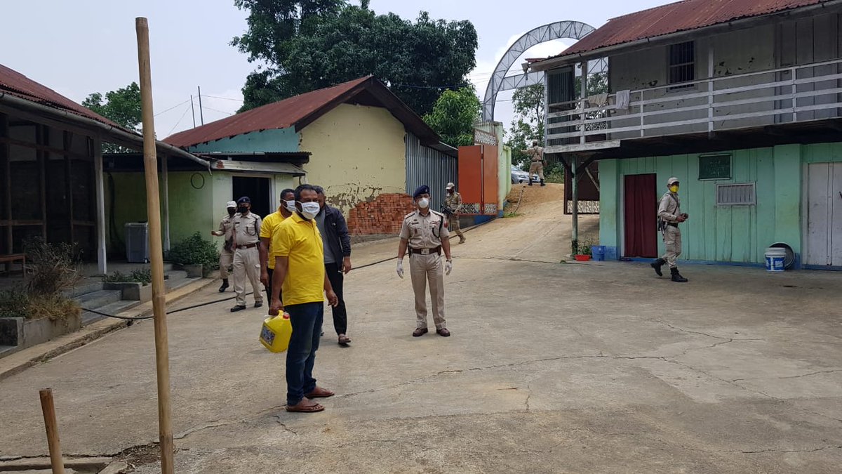 PoliceThoubal's tweet photo. On 24th May 2020 Public Grievances Cell,  Lilong led by SP Thoubal  Dr. S.Ibomcha Singh distributed rice, dal, edible oil, sugar, milk powder etc. to the orphan homes,  poor and needy families of Lilong areas on the occasion of Eid @LMKhaute @NBirenSingh #CoronaWarriors https://t.co/Lki5OgqkEx