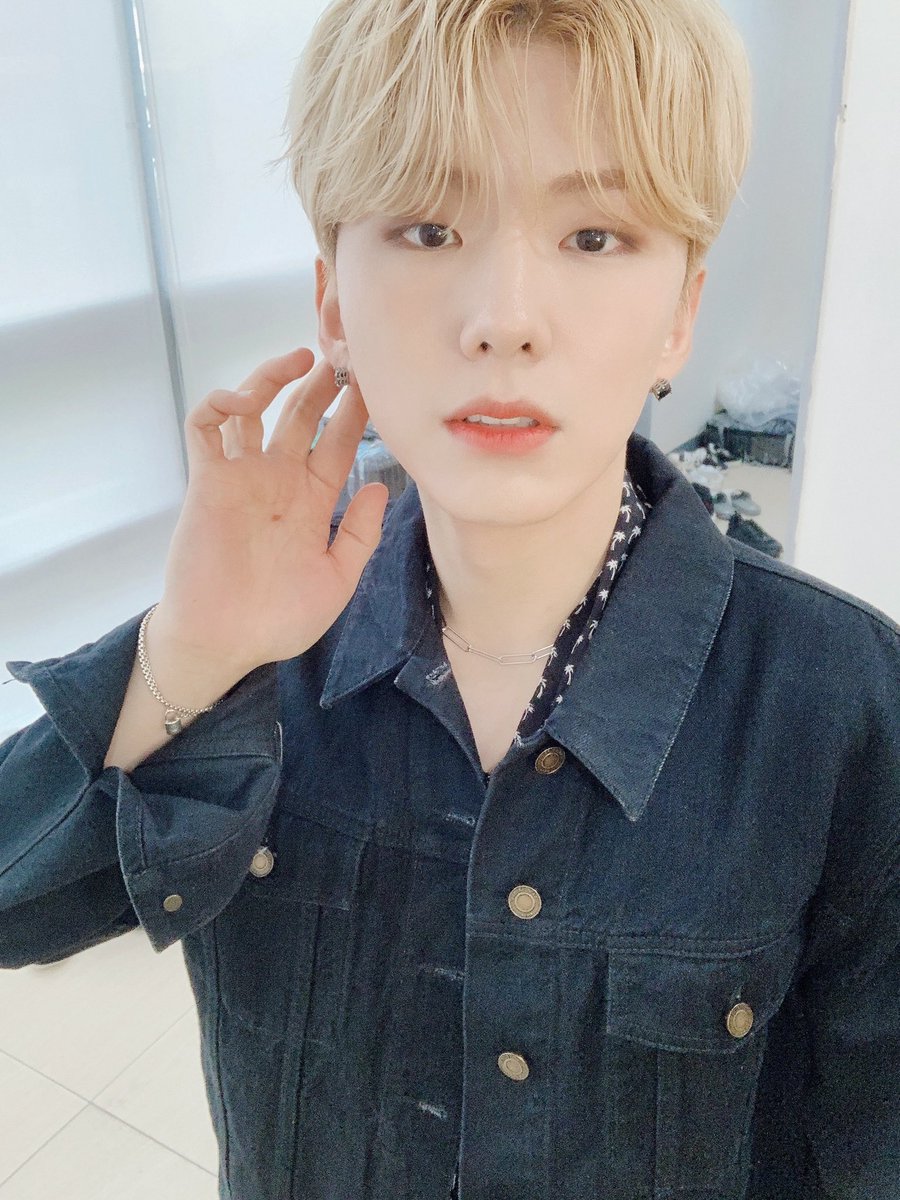 [#기현] 몬베베!!! 오랜만에 공연하니까 너무너무냐무너무너무너무냐무너뮤너뮤너뮤 좋았어요
잘봤나요?!?!
내일도 기대해요!!!