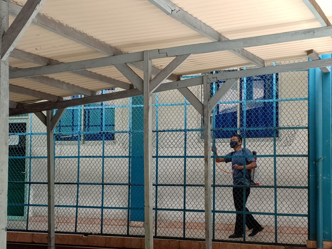 MB1_School's tweet photo. Penyemprotan disinfektan Mutiara Bangsa 1School https://t.co/yGeM3pnMIP