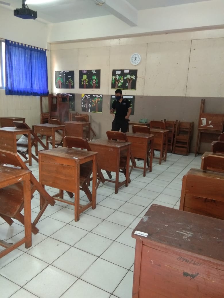 MB1_School's tweet photo. Penyemprotan disinfektan Mutiara Bangsa 1 School https://t.co/q5SROc6oHS