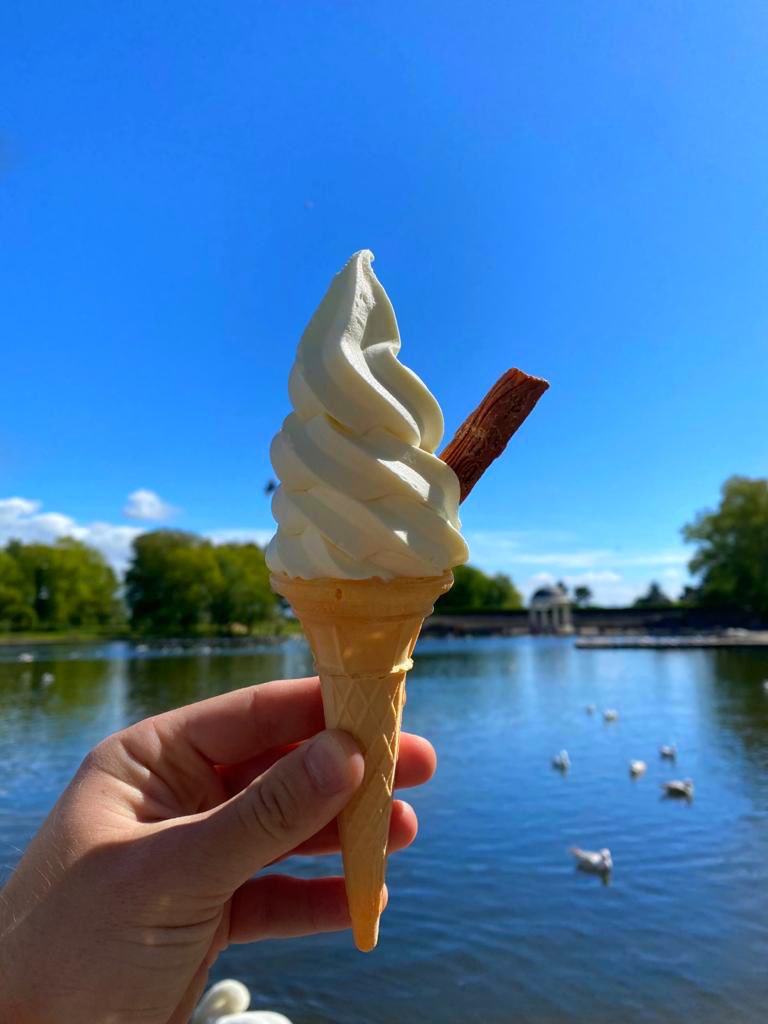 Mr Whippy with a flake please 😋 #stanleypark #blackpool #icecream