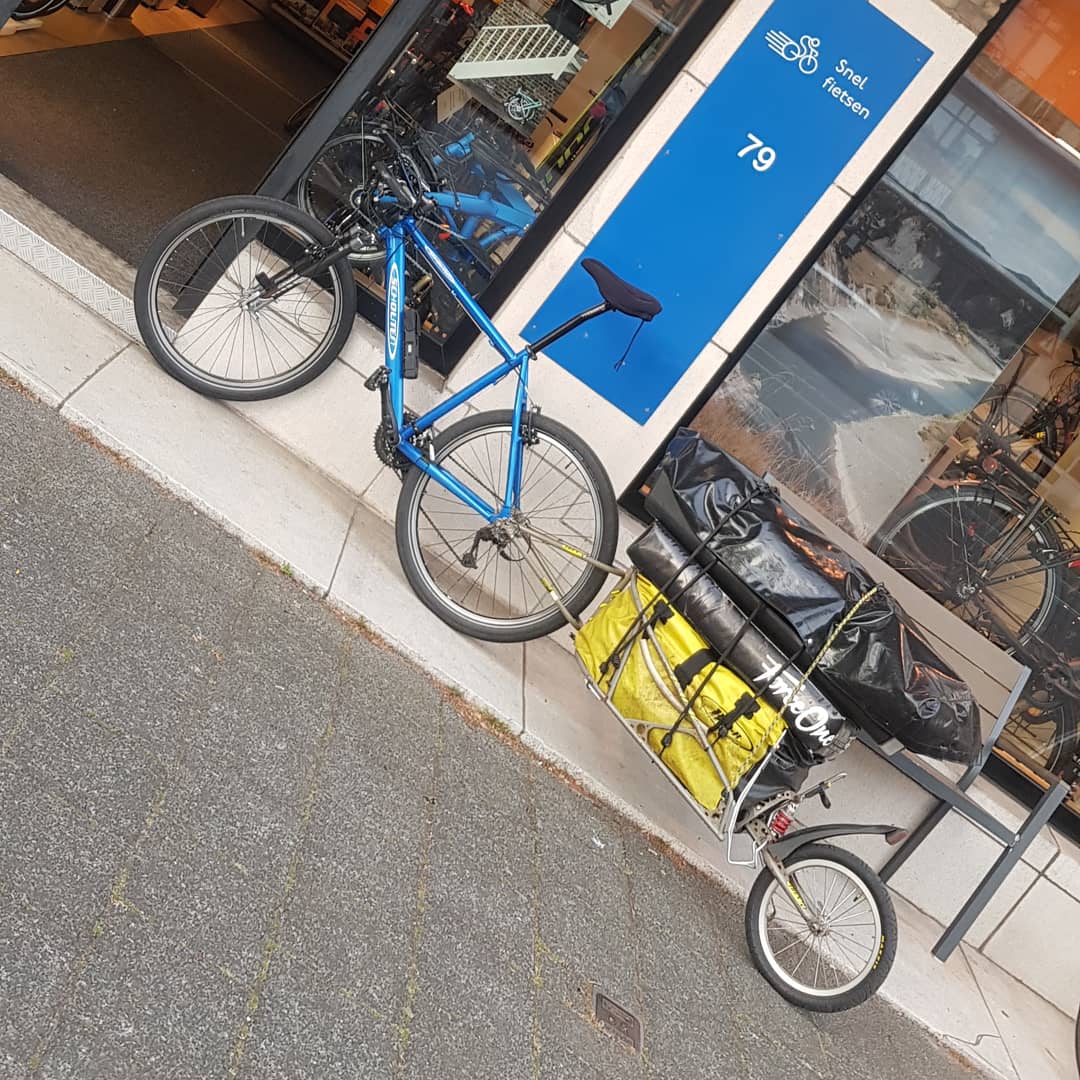 SnelFietsen's tweet photo. Voor deze fiets een met de hand gespaakt achterwiel gebouwd.

Kom nog een sterke vent op te zitten met een grote rugzak vol gear. 

#Snelfietsen #Fietsenwinkel #Fiets #Fietsen #Winkel #Handgemaakt #Gespaakt #Sapim #Shimano #XT #Spaken #Sterk #Uitdaging #Werkplaats https://t.co/BSoPnrZm0W