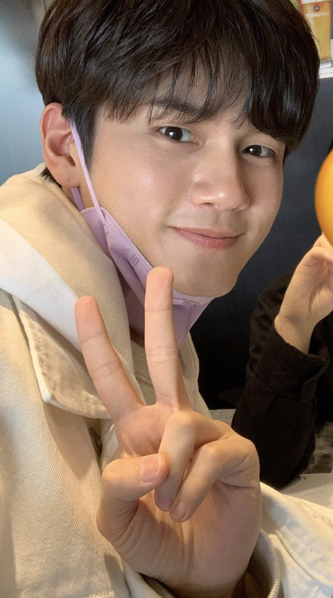 옹성우 셀카봇 tweet media