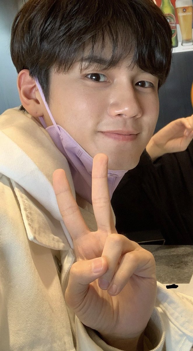 옹성우 셀카봇 tweet media