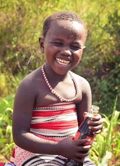 Its_kipchumba's tweet photo. Now this girl from baringo is currently popular than her senator Gideon Moi #RutoWantedToKillUhuru
#MainaAndKingangi 
#bulldozingthepoor
Coca-Cola
Dp ruto
Kikuyu
Safaricom https://t.co/yXUObzopPS
