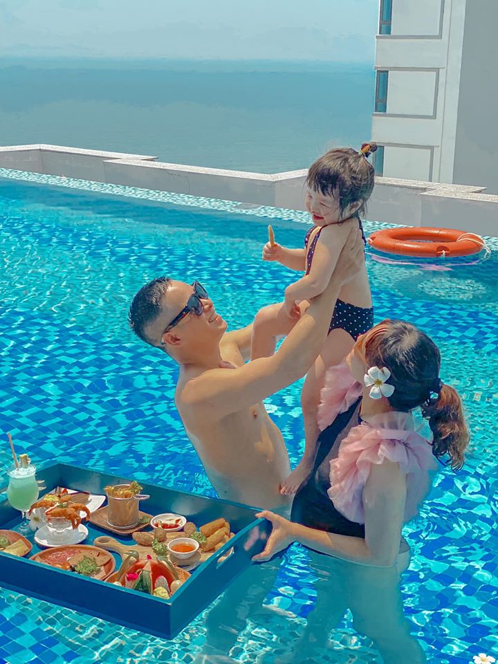 Haianbeachhotel's tweet photo. Capture the family moment and make it perfect wherever you are ๐
Thanks Nguyen Ngoc Nhung for sharing your very lovely family photos at HAIAN infinity pool.
HAIAN Beach Hotel & Spa โ Where you are truly appreciated!
#haianbeachhotel #family #infinitypool #floatingtray #danang https://t.co/HVIppFxzNW