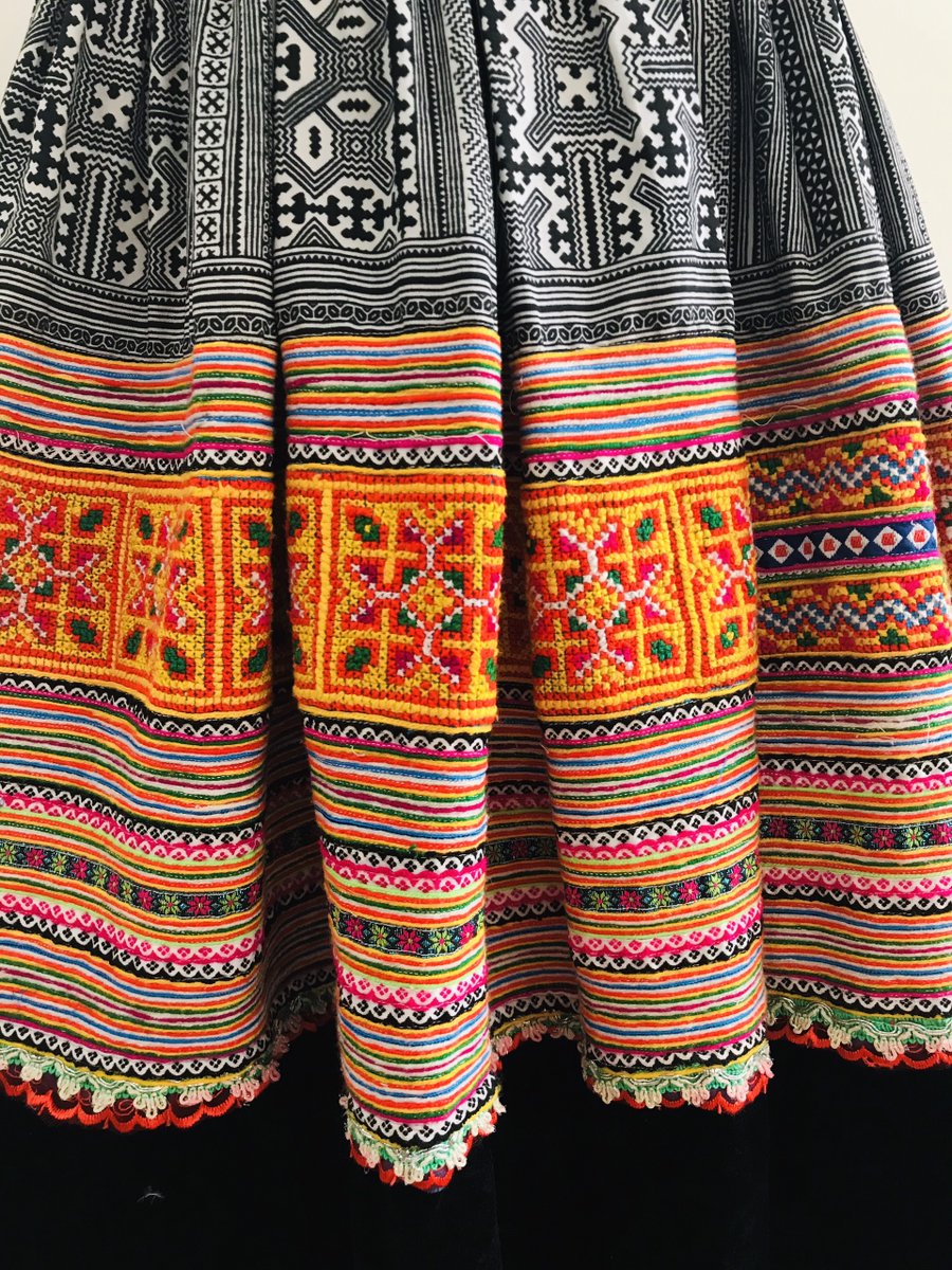 CraftTaybac's tweet photo. Vintage Hand Stitch Embroidered Hemp Cotton Skirt Multi-Color HMONG RARE Skirt
https://t.co/WkbbF5L94g
#hmongskirt #hmongclothes #hmong https://t.co/jVPc5FNIDm
