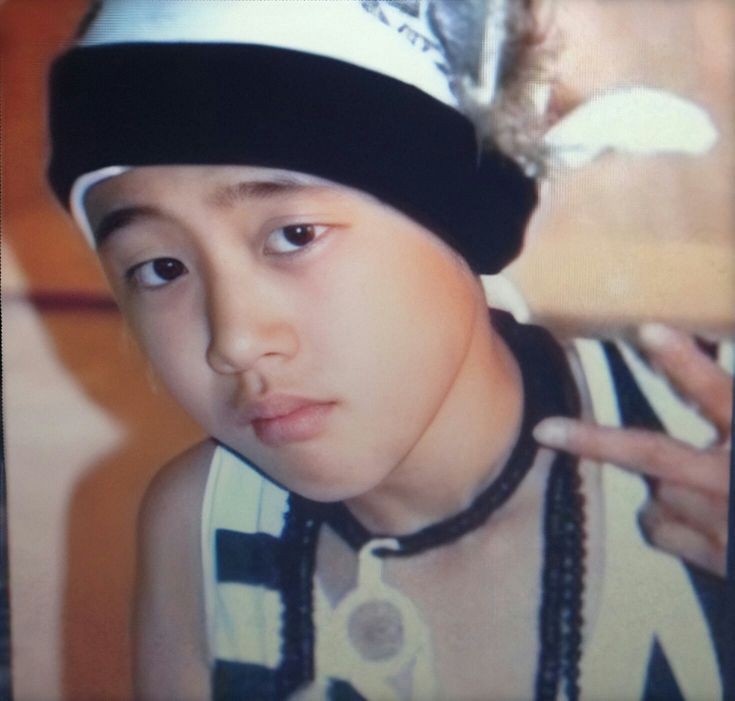 a thread of hanbin but he gets older as you keep scrolling—