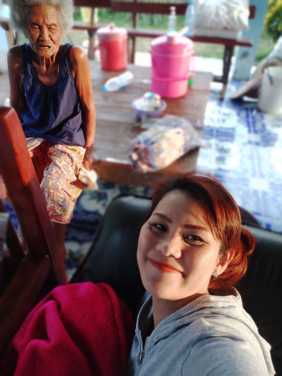 Daoneesweet1133's tweet photo. หน้าก็จะบานๆๆแบบนี้แหล่ะ วิถีคนอ้วน  อ้วนไม่อ้วนก็เหยียบ60 ละทุกวันนี้ 5555 https://t.co/uf9c18t38u