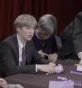 pinkprincejjiin's tweet photo. 진짜 이거 보고 빵 터졌었는뎈ㅋㅋㅋ꙼̈ 보라해에서 태태 손가락 병에 껴서 막 낑낑거리면서 겨우 뺐는데 그걸 또 지민오빠가 보고 자기도 넣어봤는데 수욱 빠져서 혼자 엥? 한겈ㅋㅋㅋㅋㅋㅋㅋㅋㅋㅋㅋㅋㅋ친구가 하면 따라해보는 박지민 넘나리 귀엽고 손가락 차이 땜에 바로 빠진 것두 귀여워ㅠㅠ https://t.co/jqQOaMgaTq