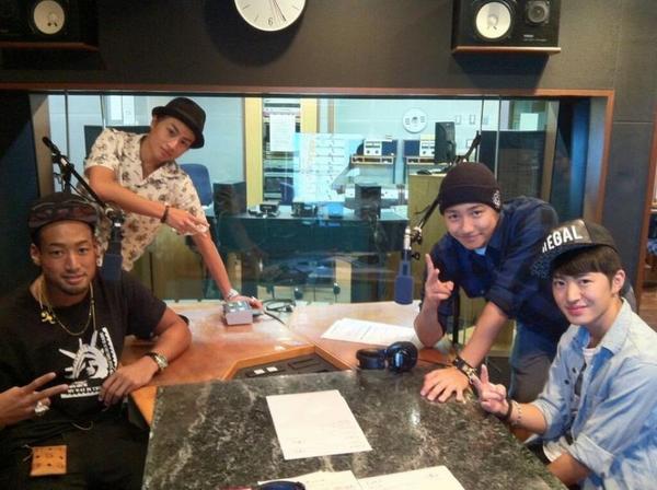 ayugeneayu's tweet photo. ラジオブースのGENERATIONS #GENERATIONS #白濱亜嵐 https://t.co/5Dj3YXTBQz