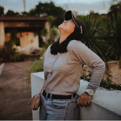 AneUpdates's tweet photo. LOOK UP! LOOK UP! SHAKE SHAKE SHAKE #NewProfilePic https://t.co/qj9NyhLbkC