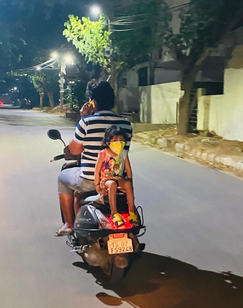 Dear Citizens, 

What came to your mind when you saw this ?? 
Please share your thoughts.

@ Alkapur township, Manikonda
#RoadSafety #RoadSafetyCyberabad