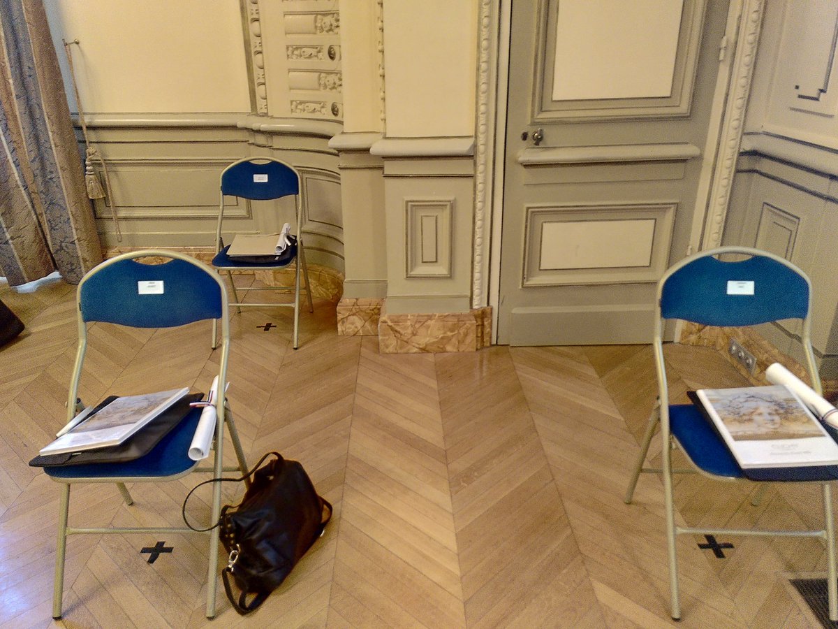 Alisseno's tweet photo. Et c'est parti pour un premier #ConseilMunicipal très particulier.
Je suis fière de pouvoir représenter @ClichyEnCommun et @GenerationsMvt. Bon courage à toutes et tous ! https://t.co/DAXIMECgpA