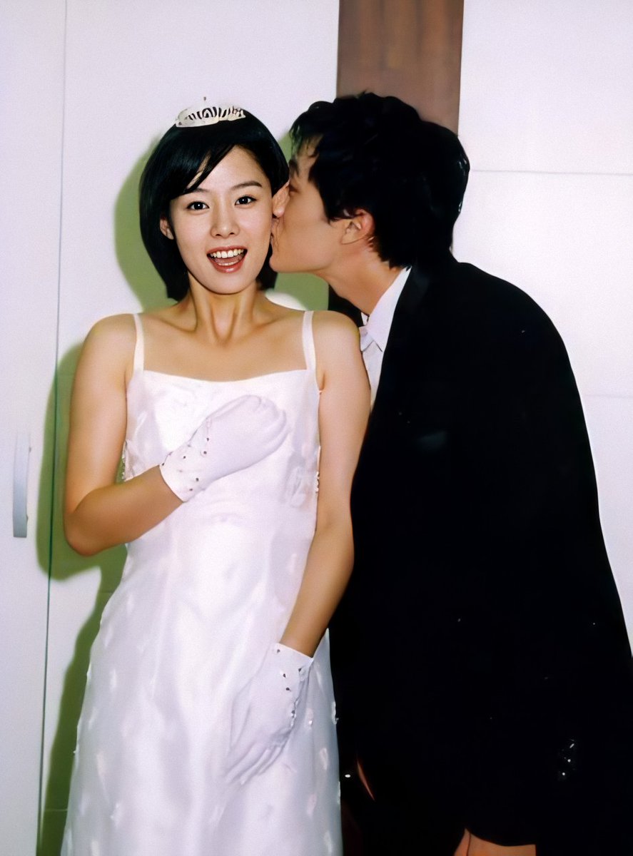 Jocyl_0630's tweet photo. Kim Hyun Joo as Kim Yun Hee/Lee Sun Woo and Su Ji Sub as Park Chul Woong in a Drama Series Glass Slipper 2002 🤭
#KimHyunJoo #GlassSlipper #SuJiSub https://t.co/Gkq3o2oAtW
