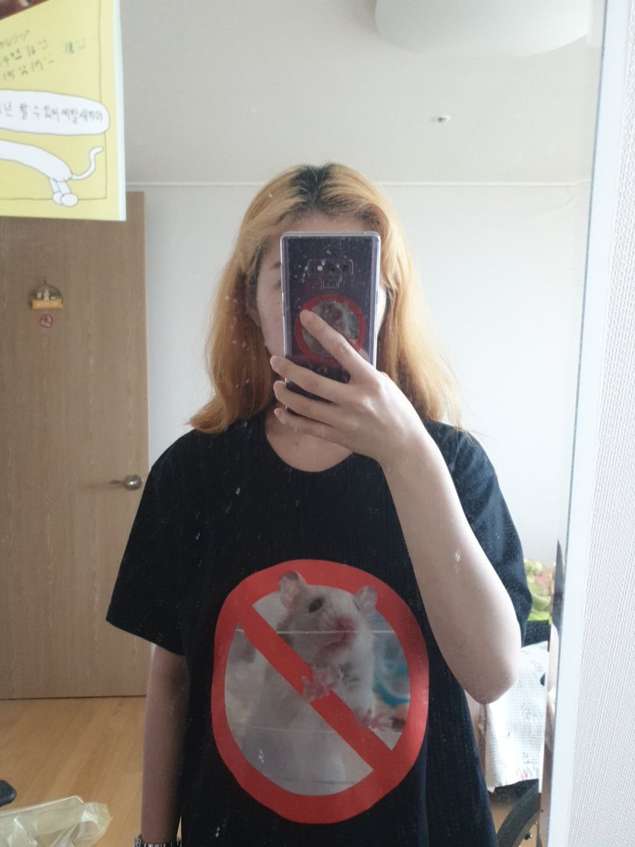 아니 ㅋㅋㅋㅋㅋㅋㅋㅋ 엘베타니까 갱얼쥐 있어서 힐끔힐끔 보고있었는데 주인분이 햄스터키우시나봐요 라고 말걸어서 헐!!!억덕해 아셨어요??? 이지랄함 ...집에올때까지 와 소름이다 어케알았지 이지랄하고있었음...