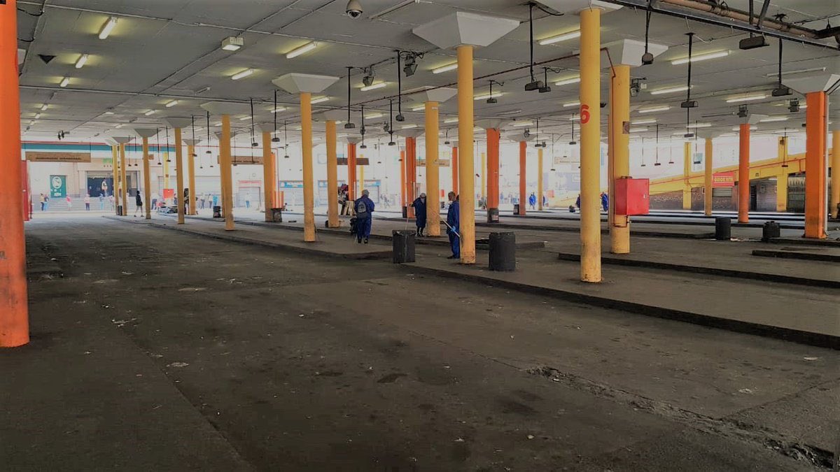 CityofJoburgZA's tweet photo. Hey Joburg, now that you will be moving around more during  #LockdownLevel3. Let's make sure we keep spaces like this clean👇🏾. This has been done for you, please take of your environment. #KleenaJoburg ^LM https://t.co/DK7x9XOj2C