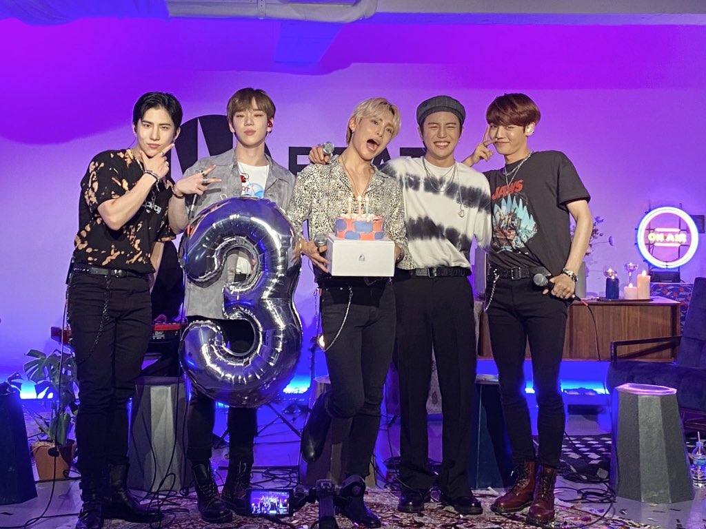 ACEArabChoice's tweet photo. @official_ACE7 ترجمة.
#صور_ايس 📸
200523 الاحتفال بذكرى ترسيم آيس الثالثة
🏠A.C.E HOMECERT
#ACE3rdDebutAnniversary
#3yearsWithChoice
سوف نعتز بهذه اللحظة السعيدة إلى الأبد تشويس🤍
#.تشويس #.ايس https://t.co/CLrDXVHb0D