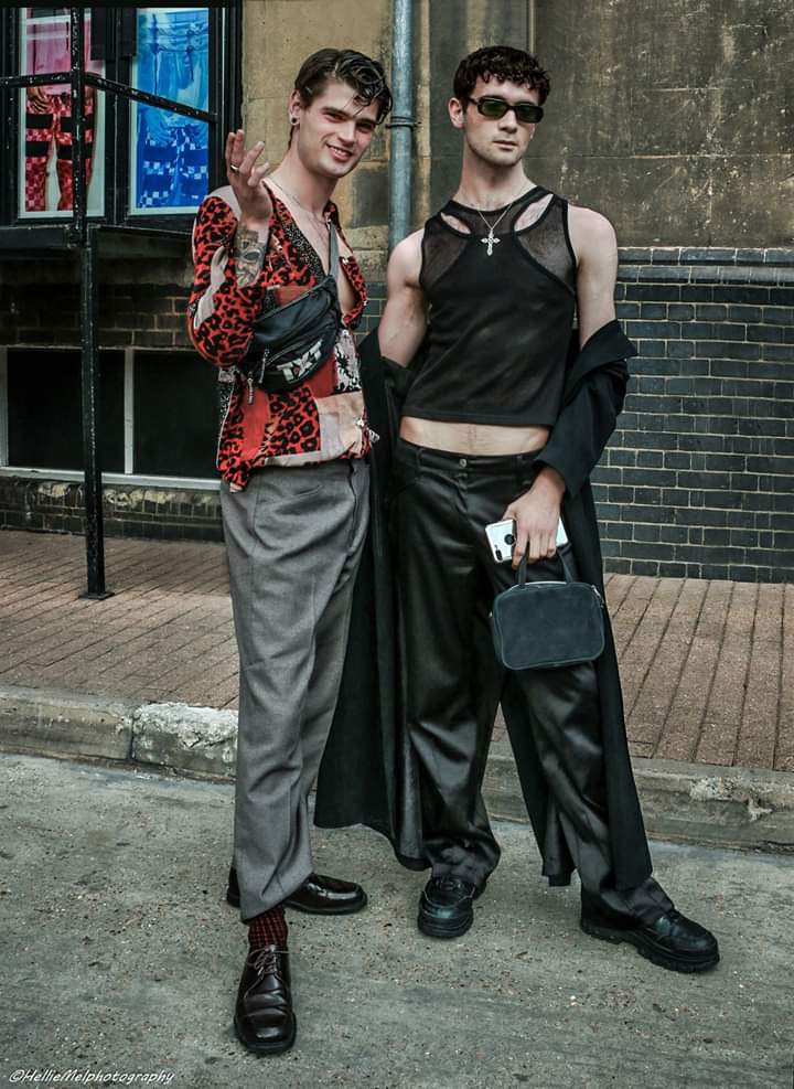 HellieMel's tweet photo. Portrait : Fashionistas
#mlfw #londonfashionweek #fashionistas #streetstyle #malemodel https://t.co/OCjGqjNXTs