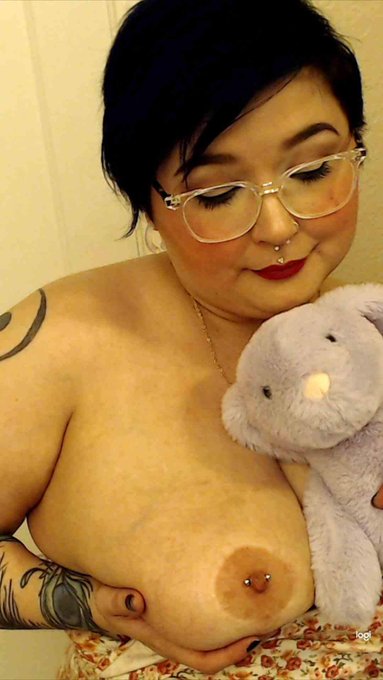 Accidental Renaissance painting, "Mommy BB and Bunny, in Repose" #mommydom #abdl #nsfw https://t.co/<a href="/tag/nsfw"class="tags"><span>#nsfw</span></a><a href="/tag/abdl"class="tags"><span>#abdl</span></a><a href="/tag/mommydom"class="tags"><span>#mommydom</span></a>
