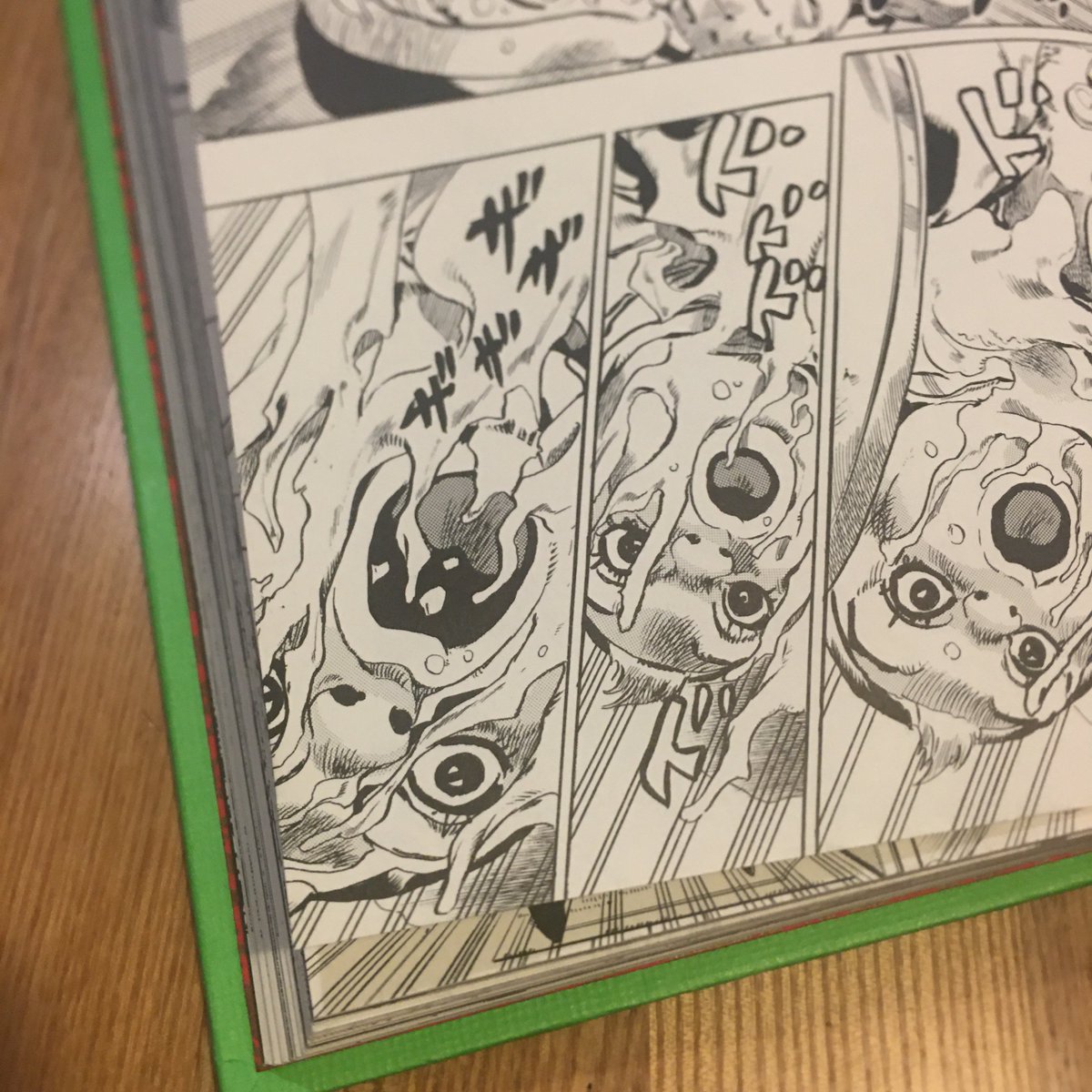 TLに「チフスのメアリー」という文字列を見つけ、荒木飛呂彦さん「腸チフスのメアリー」再読。「赤ちゃんがメアリーが口をつけたミルクを飲みそうだ」で8ページ引っ張るテクニックに釘づけッ。 