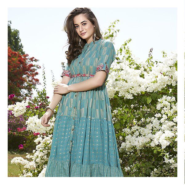 ThreeThree_in's tweet photo. Summers call for breezy and billowy dresses, and this one ticks off all the right boxes! The perfect weekend look?
π- Three|Three Store, Sector 17, Vashi, Navi Mumbai - 400703
#ModernicLuxe
#ThreeThreeStore #vashi #summercollection #summer #indianclothing #indianwear https://t.co/Z2iDF0gYoS