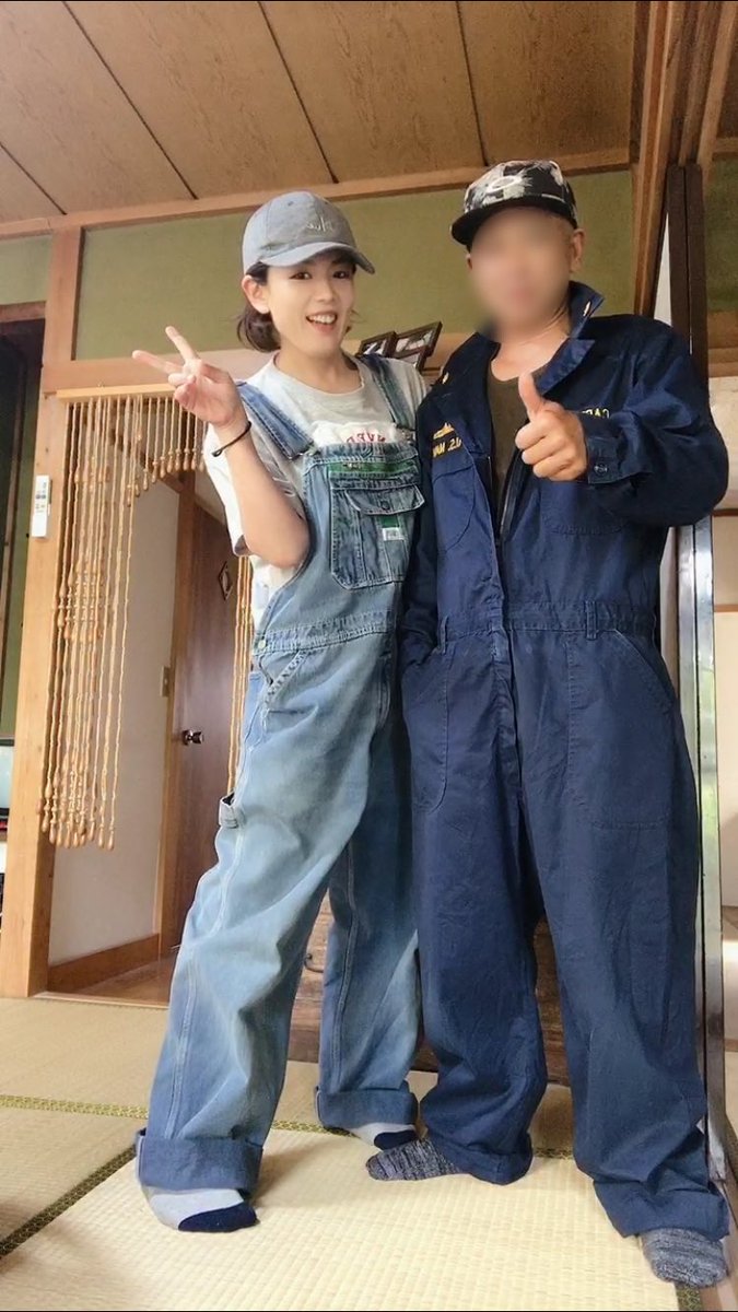 かめ姉さん アラフォーとアラフィフ 年甲斐もないって言葉は知らんw 彼が古着屋で買ったオーバーオール とツナギなんだけど オーバーオール着ると石ちゃんみたいでたくさん食べたくなる不思議 動画からの切り出し 笑