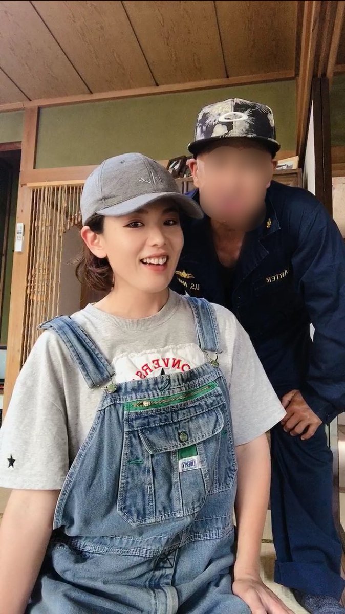 かめ姉さん アラフォーとアラフィフ 年甲斐もないって言葉は知らんw 彼が古着屋で買ったオーバーオール とツナギなんだけど オーバーオール着ると石ちゃんみたいでたくさん食べたくなる不思議 動画からの切り出し 笑