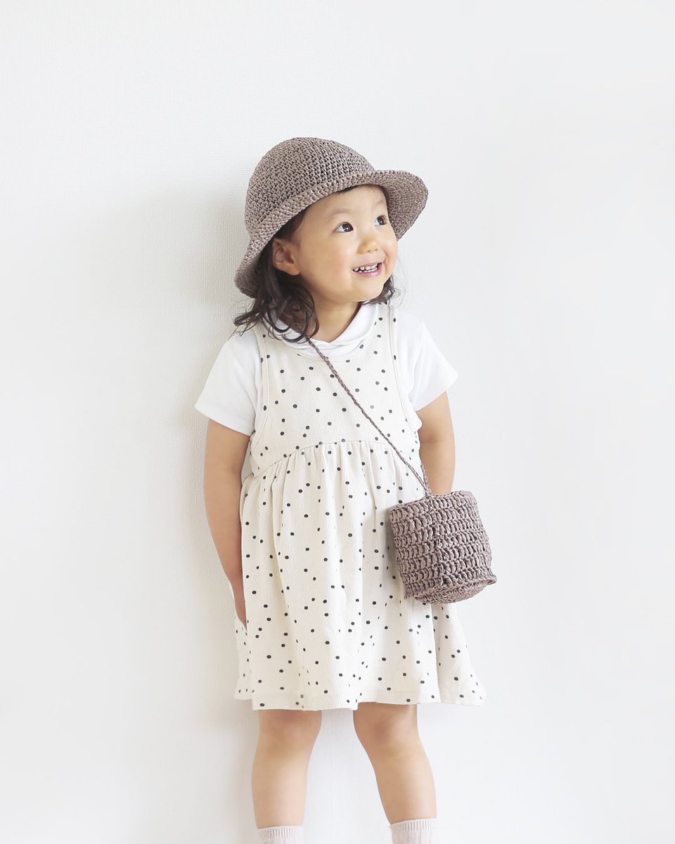 Avril Kyoto バンブーテープで編むキッズの帽子 前のつばが少し広くなっているデザイン 大人サイズもあるので親子で お揃いも楽しめます 残った糸で作れるポシェットの編み図つき Eccomin さんデザイン T Co Qz8uy8juft 編み物 かぎ針