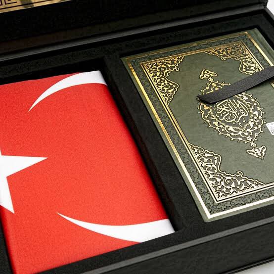 #KürdeBayramYokÇünkü Kuran-ı Kerim de Türk, Kürt, Laz Demiyor! "Ey Müslüman" diyor. 

Kimse kimseden üstün değildir. Üstünlük ancak takva iledir...

#KürdeBayramYokÇünkü