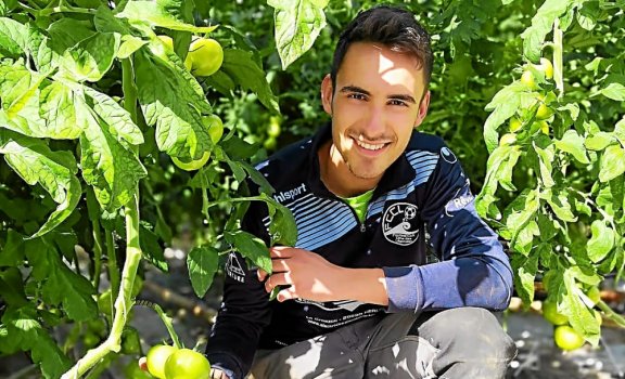 #FiersDeNosAnciens #agribretagne #Agricadre @Groupe_ESA <a href="/Alumni_ESA/">Alumni ESA</a> « Tu te rends compte que tu nourris vraiment les Français » 🍅🐞letelegramme.fr/dossiers/limpa… via <a href="/LeTelegramme/">Le Télégramme</a>