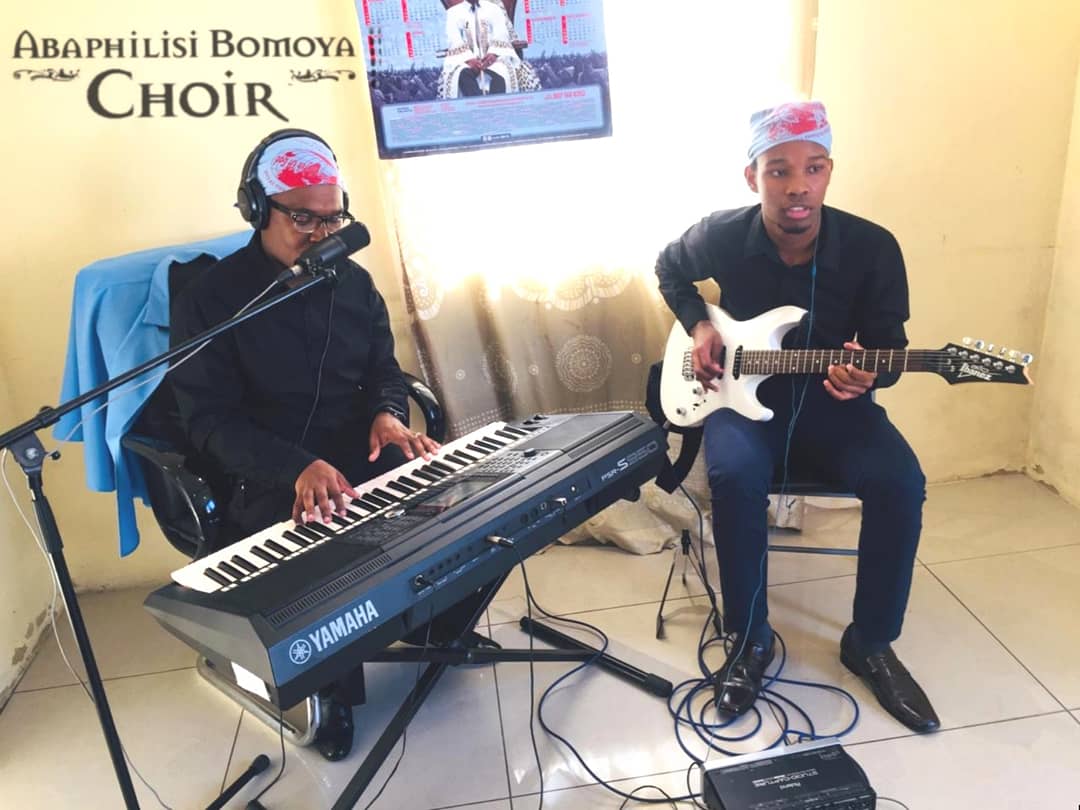 abaphilisi's tweet photo. We hope you enjoyed our Live Show with Mr Nyanga and our guitarist Mr Ayanda Mbixeni🔥🔥🔥 

#TillWeSingTogetherAgain https://t.co/Pssvsu3xtV