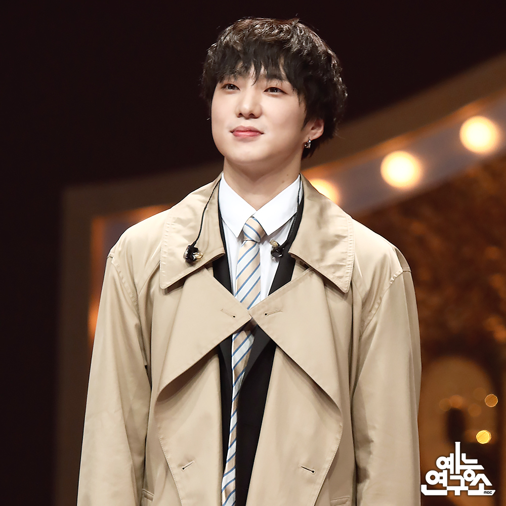 MBC_entertain's tweet photo. 👑역대 최연소 6연승 가왕!👑
#주윤발 정체는~~ 바로 위너 강승윤!
우리가 택했던 가왕 주윤발(⌐■_■)👉🖤
#복면가왕 #주윤발 #위너 #강승윤 @yg_winnercity https://t.co/cGDF112sFd