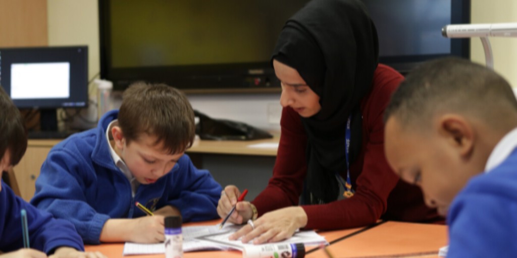 ManMetUni's tweet photo. In collaboration with @IOE_London &amp; @UniofNewcastle, #McrMetUni has created an Early Career Framework based on current, world-leading #educational research to support early career teachers. Find out more and register your interest here: https://t.co/YXVmagCUFY

@MMUEducation https://t.co/qI7oB0p4n8