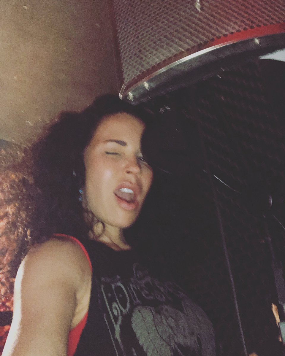 BabyNorman333's tweet photo. #Writing and #recording music tonight with @78elements #BrandonElements!! 💫

#333 #Singer #Songwriter #beats #dance #electroPunkFunk #78elements https://t.co/V687kHRuP9