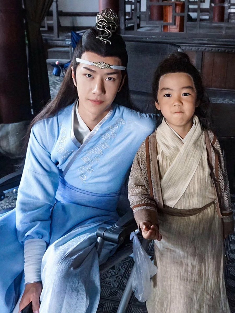 Akatsuki_Shin04's tweet photo. Have you seen Jiang Yiting taking pics with Yibo and Xiao Zhan?

Oh you have?

That's okay. Look again for the 99999th times, it's healing.

#TheUntamed #陈情令 #XiaoZhan #肖战 #WangYibo #王一博 #JiangYiting #姜奕廷 #WangXian #忘羡 https://t.co/W4Ej9fpS6l