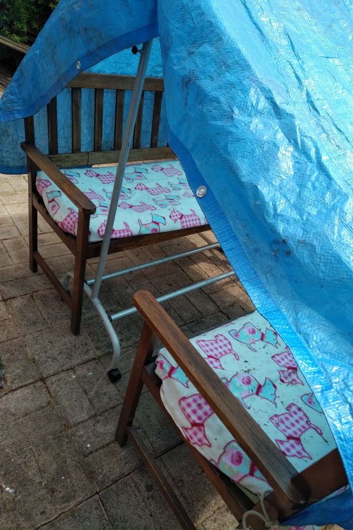 Jo_Fryett's tweet photo. Thankfully my Dad knows a thing or 2 about building a warm place to sleep! I not aware that he's ever been homeless. But I feel he may have had to build my sister and I a few dens whilst growing up! #countdown #stayathomesleepout #supportifyoucan https://t.co/OWKiADA7EZ