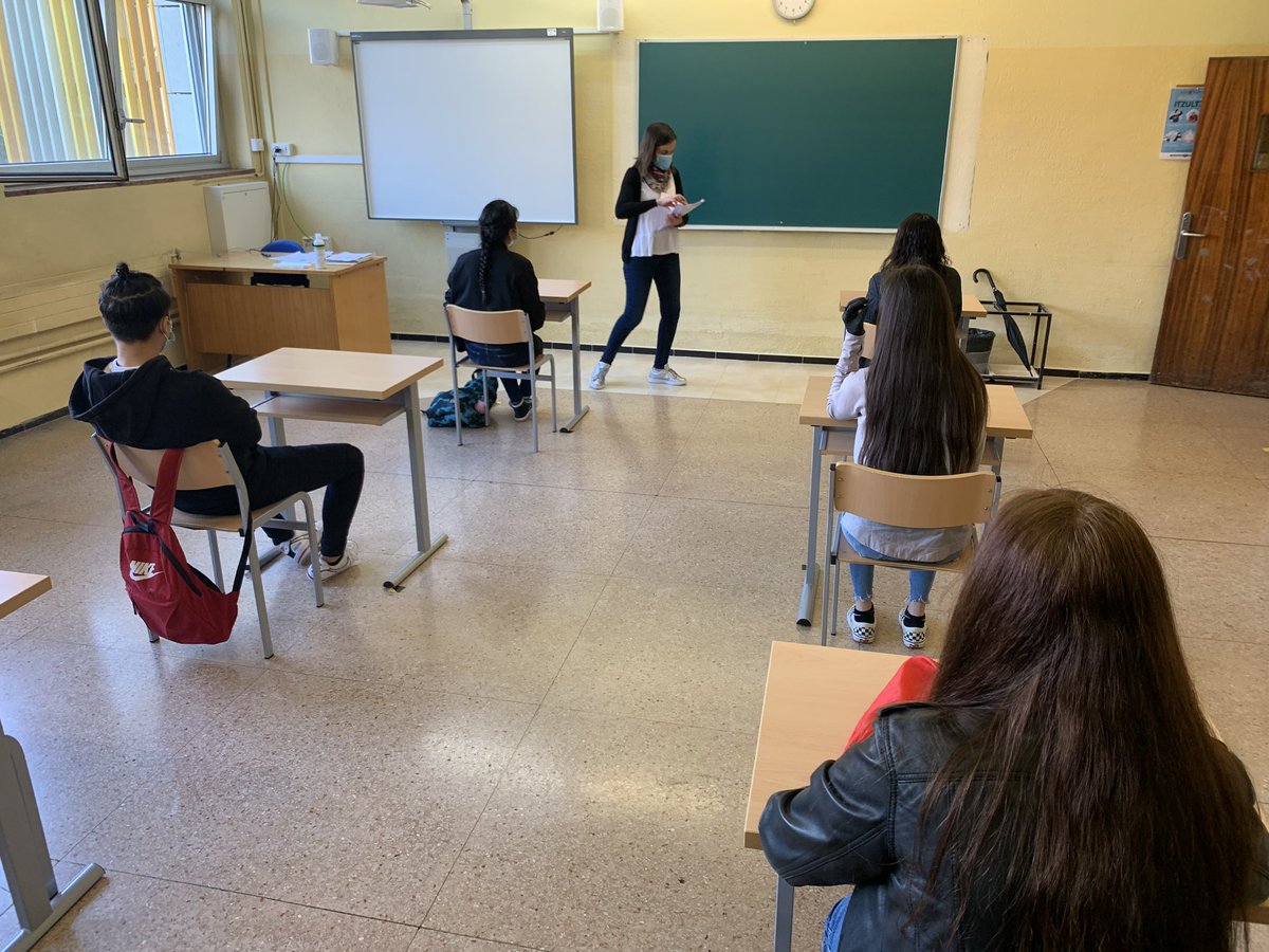 c_uriartetoledo's tweet photo. 👏🏼Dos meses y medio después, nuestras aulas recuperan poco a poco las clases presenciales. Entre toda la comunidad educativa, vamos a ayudar nuestro alumnado en este final de curso. Nada sustituye un apoyo presencial, el ánimo del profesorado. #retodepaís 👇🏼 https://t.co/8iSqxg9uLw