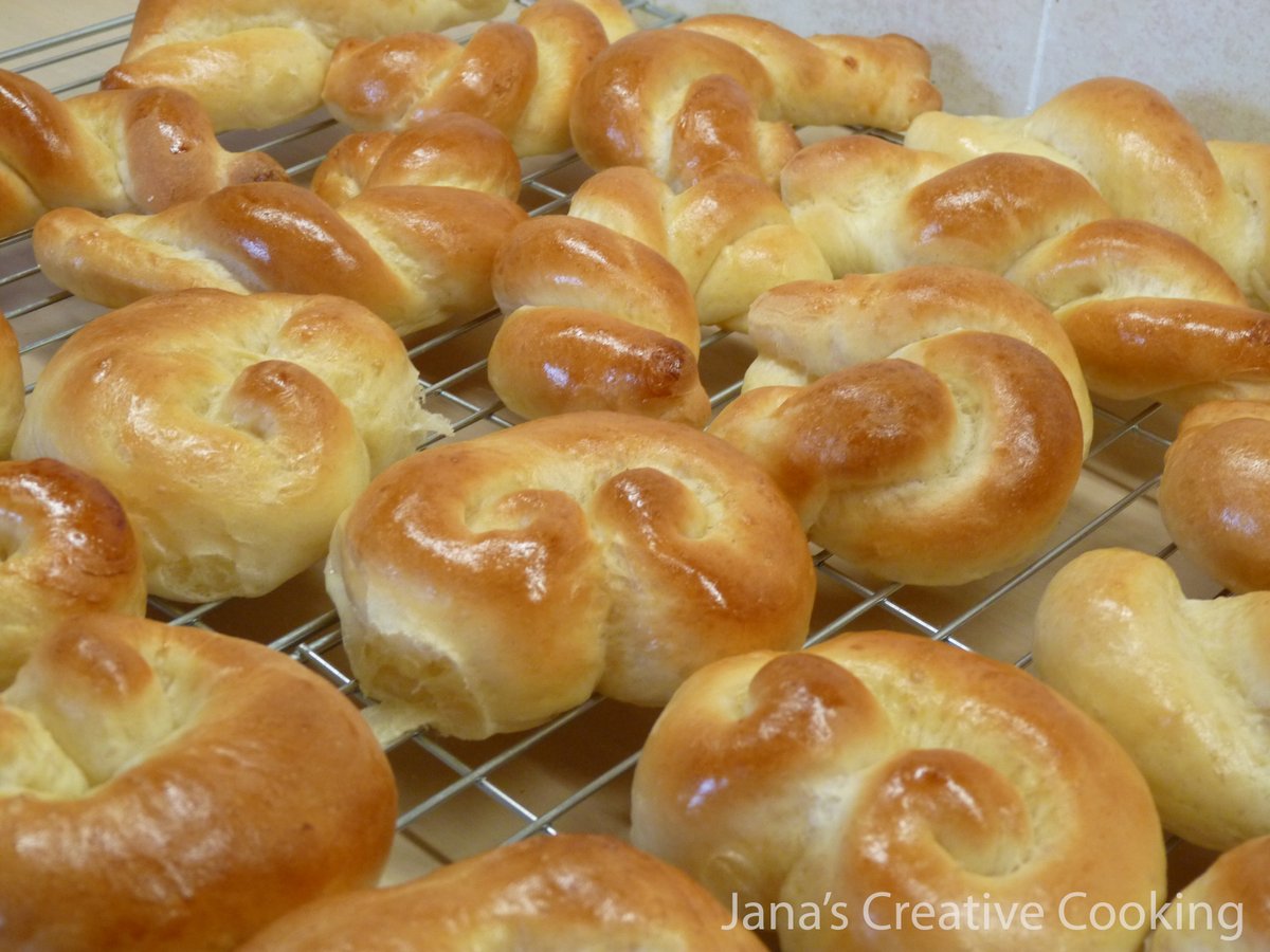 lifewithAutism1's tweet photo. New recipes up on my blog including gluten free options for some of them. #Recipes #Lockdown #Food #Baking #Glutenfree #Usingwhatyouhave #getcreative #janascreativecooking https://t.co/rfcgzj2BK3 https://t.co/jb43A8DC6y
