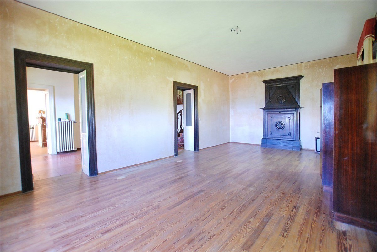 stresabiz's tweet photo. In #Gignese near the #historical center, an #elegant #period #villa with a #park, on 3 #floors besides the basement floor. The villa can produce an interesting income.
#stresaluxuryrealestate #PapurelloLuxuryRealEstate  #italiannetworkrealty #realestate 
https://t.co/wp0pn2qTXG https://t.co/1bKVHfJO7k