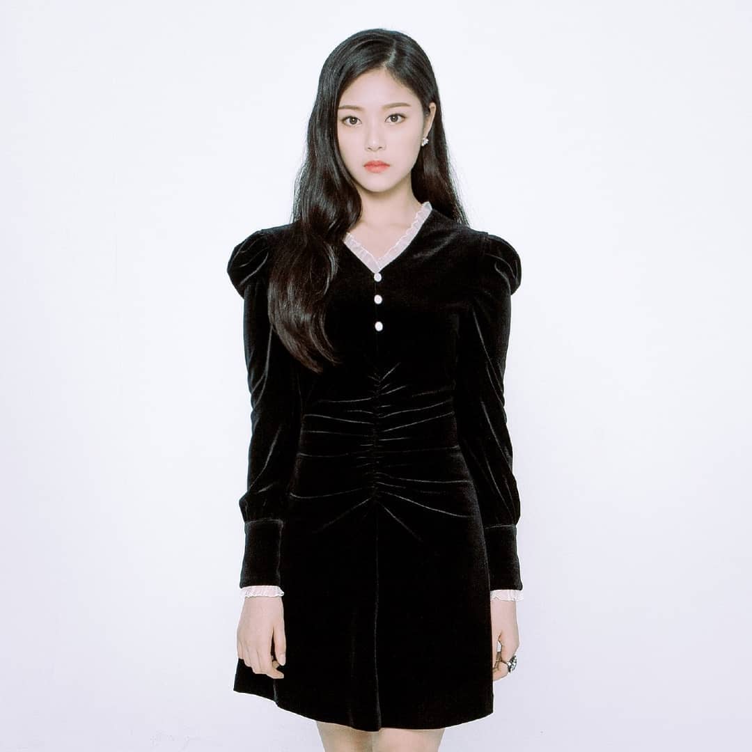 Loona___HyunJin's tweet photo. I MISS HASEUL SO MUCH😭😭😭 https://t.co/siZCK7qujS