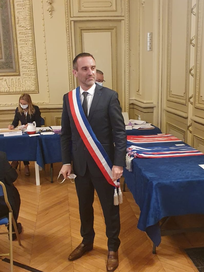 patricepinard's tweet photo. Un second mandat de responsabilités commence.
Élus derrière @RMuzeau avec près de 52% des voix dès le 1er tour des #Municipales nous allons continuer le travail au service des clichois.
Merci aux élus de la majorité @ClichyOxygene de leur confiance 👊 #clichy #MaireAdjoint https://t.co/05FLgVZGUO