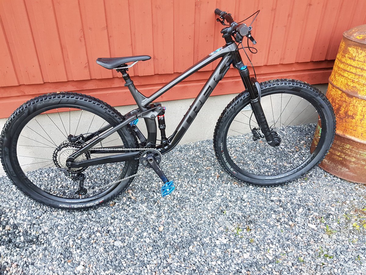 Rough weekend.. put about 40 km on the bike. Almost died from it, my body just shutdown and I had 39c fever but im fine now. Gave the Black Beauty some love yday, mmmh looking fresh! #mtblife #trek