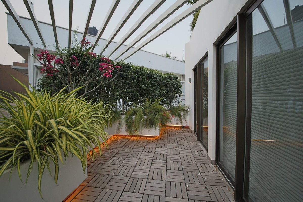 JKALandscape's tweet photo. Private Deck !!
Landscaped balcony at a private residence
#terracelandscape #rooftoplandscape #greenroof #greenroofs #landscapearchitecture #architecture #landscapedesign #exteriordesign #nature #modernlandscape #architecturestudents #studentsofarchitecture #jeyakumarassociates https://t.co/3tfgSbVZTK