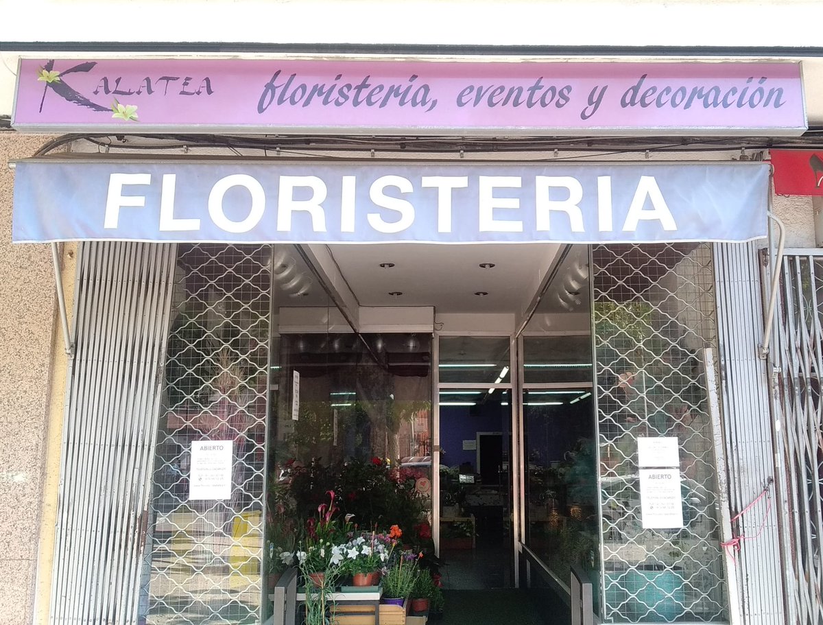 MariaJValero_'s tweet photo. Ahora más que nunca #VolveremosSiTuVuelves . Cuenta con tu comercio de siempre , con todos los comercios de tu barrio:
🍊🥭 fruterías 
🥖🍞 panaderías y pastelerías 
🥩🦐 carnicerías y pescaderías 
🍻🍷 bares y restaurantes...
💐🌵 floristerías..
Vosotros hacéis barrio !!!💪💪 https://t.co/DUAj4qhQy4