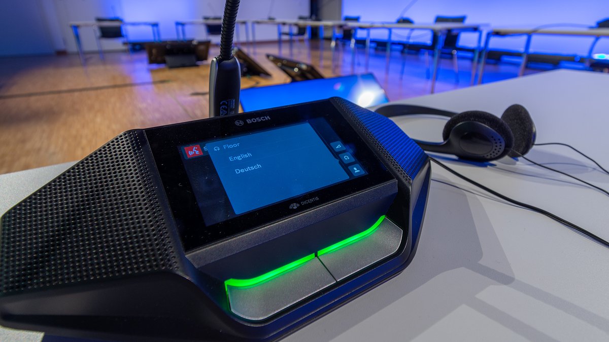 KuchemKonferenz's tweet photo. Als Partner der Bonn CC Management GmbH haben wir ein Voll-Hybrides Konferenz-Setup entwickelt und in den Räumlichkeiten des World Conference Center Bonn umgesetzt. https://t.co/QiGKplwyNP #KuchemKonferenzTechnik #Kuchem #Veranstaltungstechnik #Konferenztechnik #hybrid #Bonn https://t.co/VXI6vEWK6F